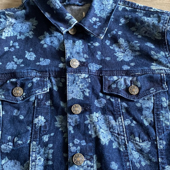 Floral Jean Jacket - Ladies Medium - Picture 9 of 9